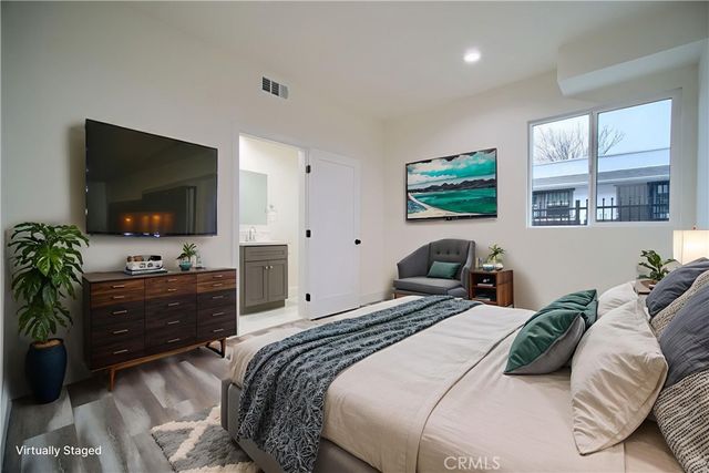 2011 S 8th Avenue, Los Angeles, CA 90018