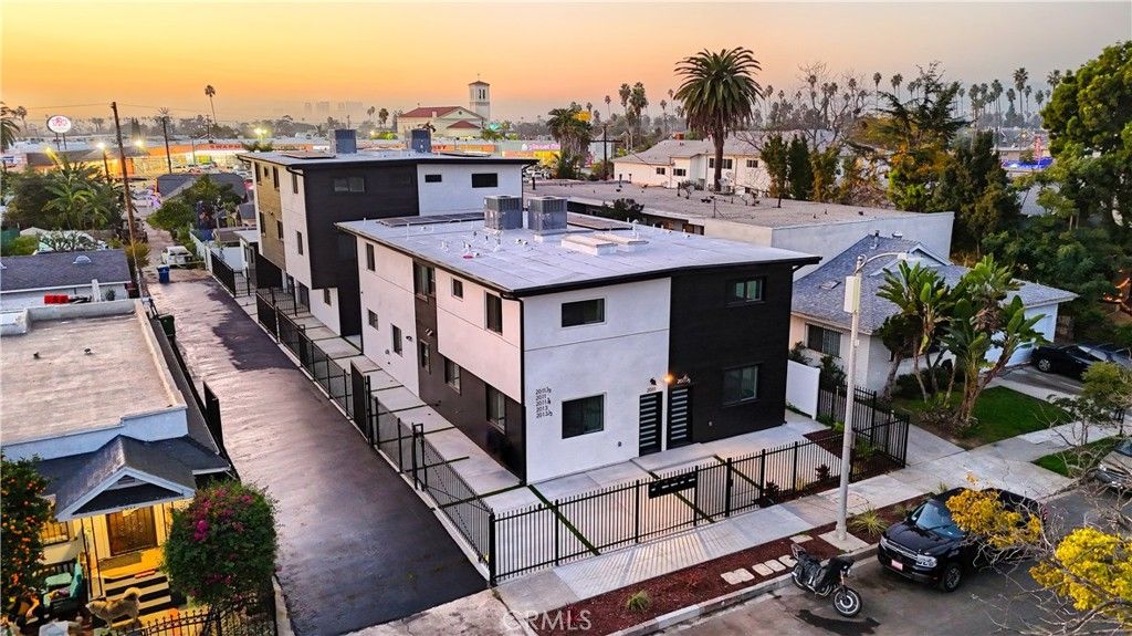 2011 S 8th Avenue, Los Angeles, CA 90018