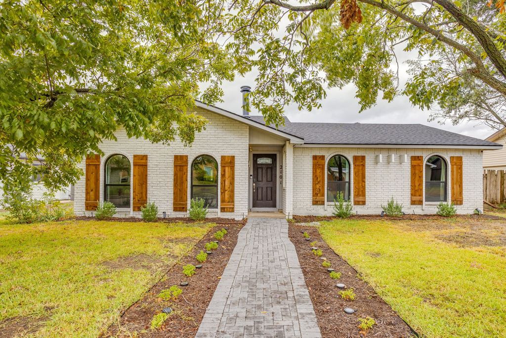 2101 Alder Trail, Grand Prairie, TX 75052 — photo 2