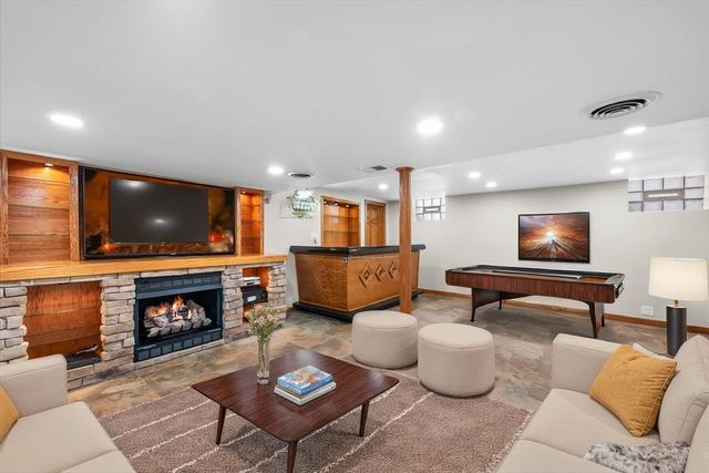 6372 N Sayre Avenue, Chicago, IL 60631