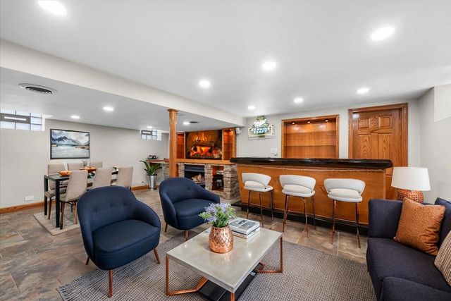 6372 N Sayre Avenue, Chicago, IL 60631