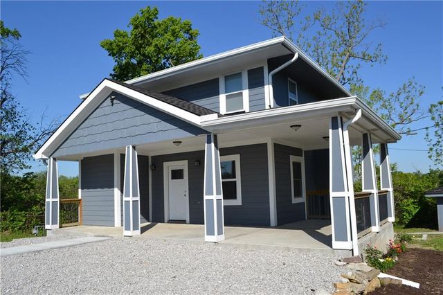 7330 Ozark Road, Kansas City, MO 64129