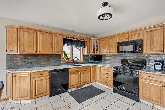 3905 Meander Drive, Mineral Ridge, OH 44440