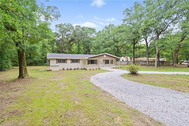 7060 Lake Road N, Mobile, AL 36605