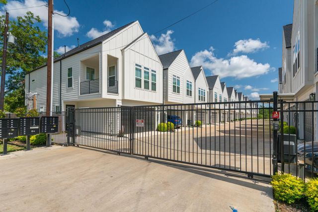 5715 White Magnolia Street, Houston, TX 77091