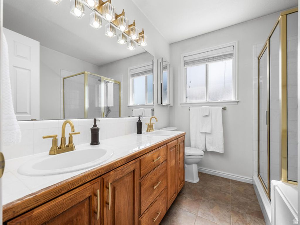 Image 15 of property listing at 2184 E EAGLE RAY CT, Cottonwood Heights, UT 84121