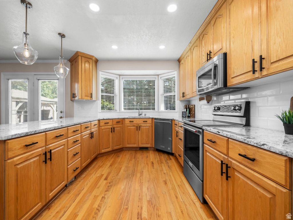 Image 6 of property listing at 2184 E EAGLE RAY CT, Cottonwood Heights, UT 84121