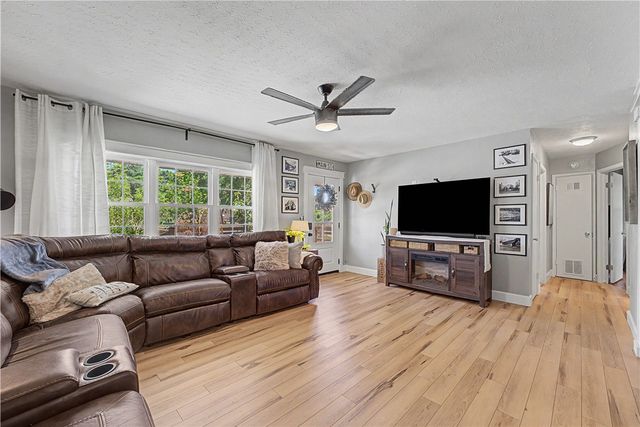 455 N Curtis Avenue, Pea Ridge, AR 72751