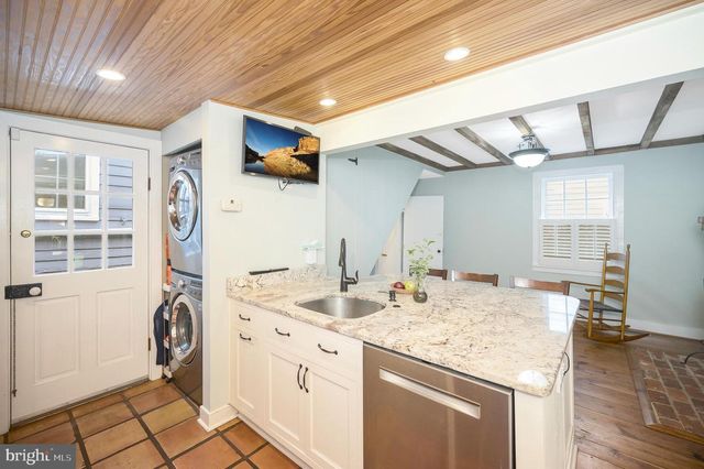 1102 PRINCE EDWARD ST, Fredericksburg, VA 22401