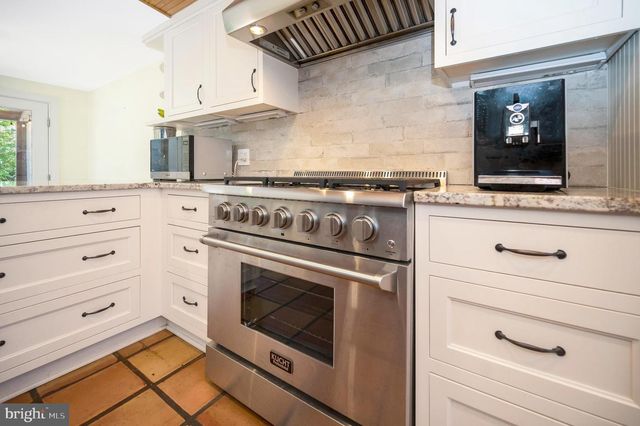 1102 PRINCE EDWARD ST, Fredericksburg, VA 22401