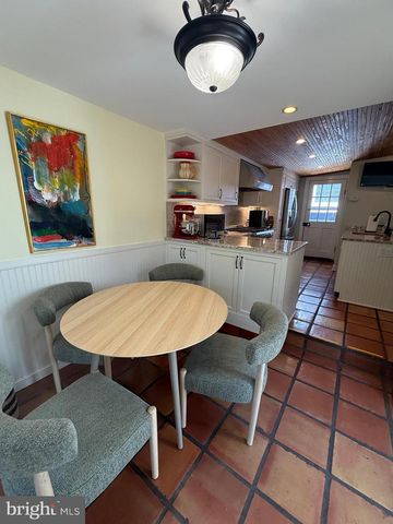 1102 PRINCE EDWARD ST, Fredericksburg, VA 22401
