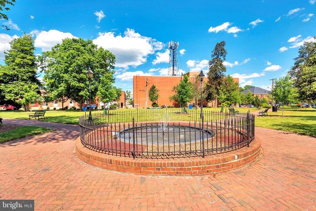 1102 PRINCE EDWARD ST, Fredericksburg, VA 22401