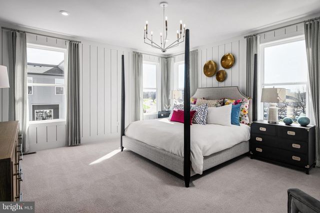 2167 GLACIER RD, Herndon, VA 20170