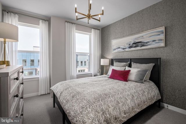 2167 GLACIER RD, Herndon, VA 20170