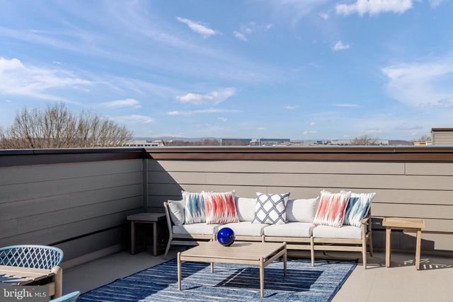 2167 GLACIER RD, Herndon, VA 20170