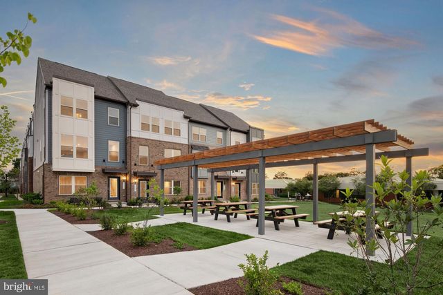 2167 GLACIER RD, Herndon, VA 20170