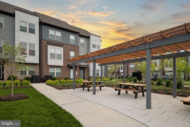 2167 GLACIER RD, Herndon, VA 20170