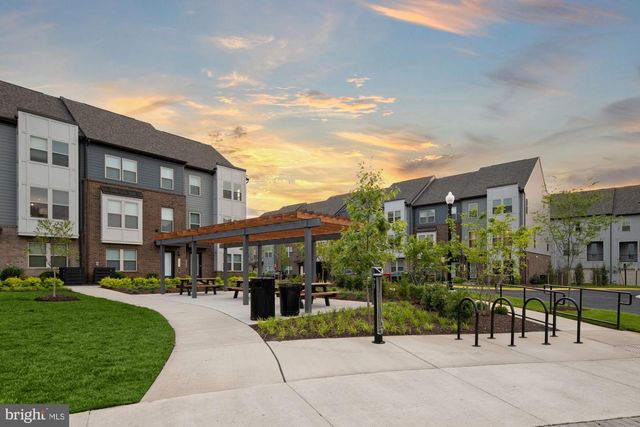 2167 GLACIER RD, Herndon, VA 20170