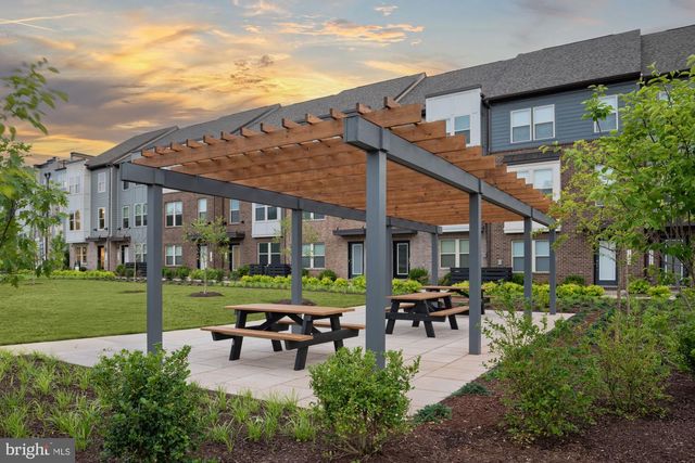 2167 GLACIER RD, Herndon, VA 20170