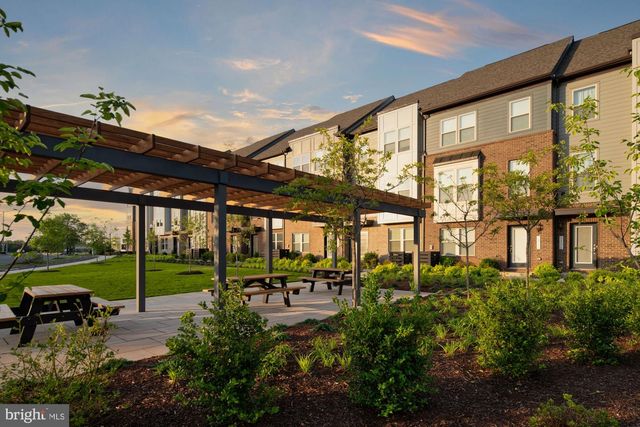 2167 GLACIER RD, Herndon, VA 20170