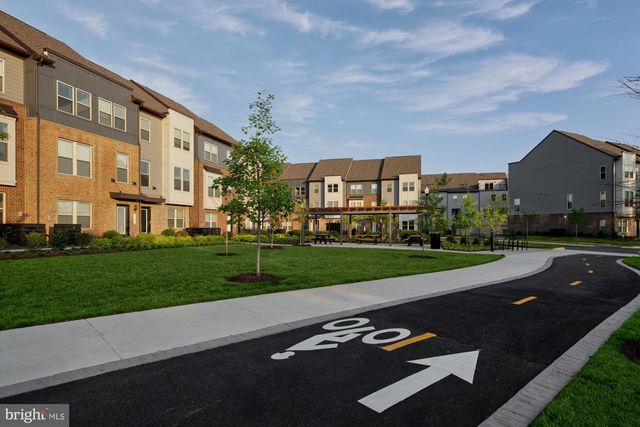 2167 GLACIER RD, Herndon, VA 20170