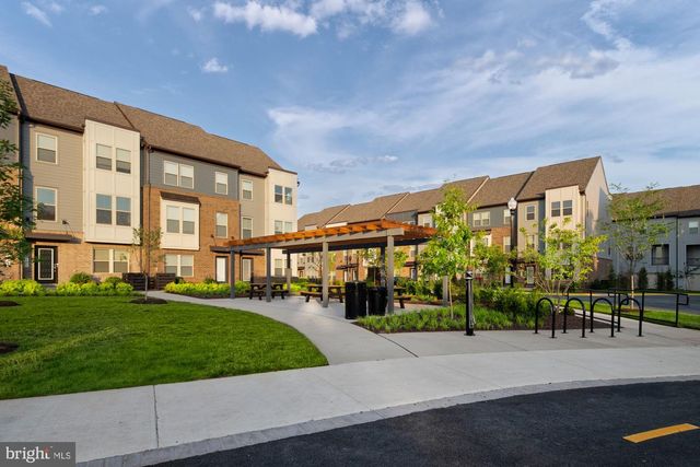 2167 GLACIER RD, Herndon, VA 20170