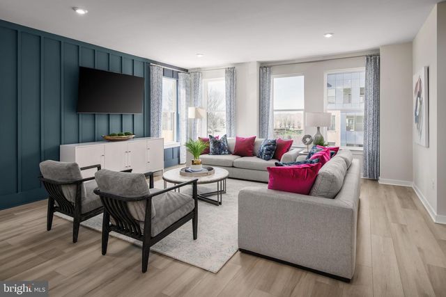 2167 GLACIER RD, Herndon, VA 20170