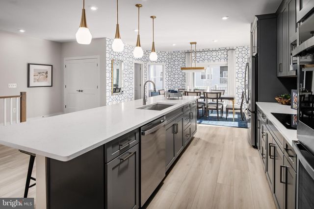 2167 GLACIER RD, Herndon, VA 20170