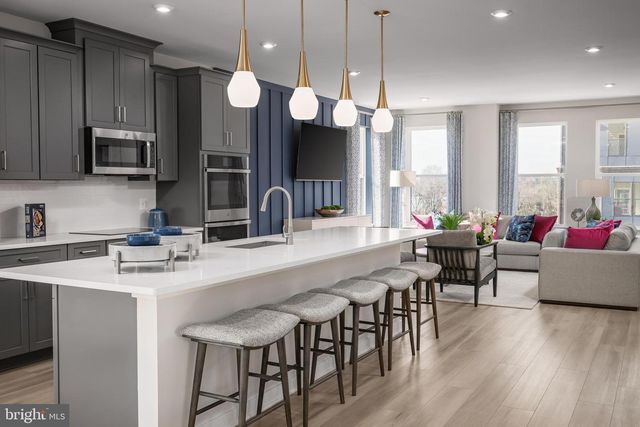 2167 GLACIER RD, Herndon, VA 20170