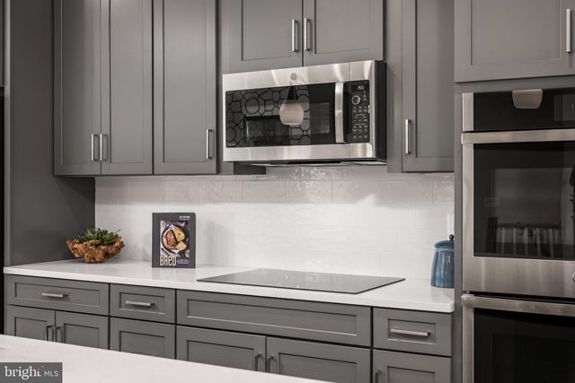 2167 GLACIER RD, Herndon, VA 20170