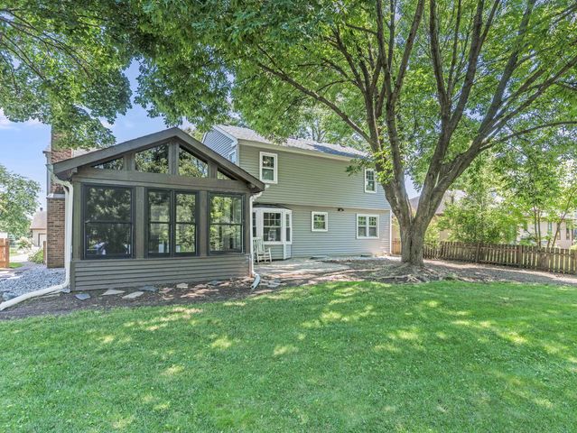 1621 Kenyon Drive, Naperville, IL 60565