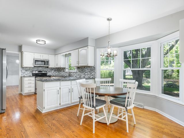 1621 Kenyon Drive, Naperville, IL 60565