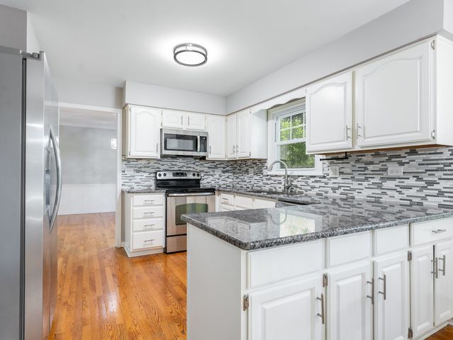 1621 Kenyon Drive, Naperville, IL 60565