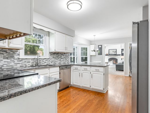 1621 Kenyon Drive, Naperville, IL 60565