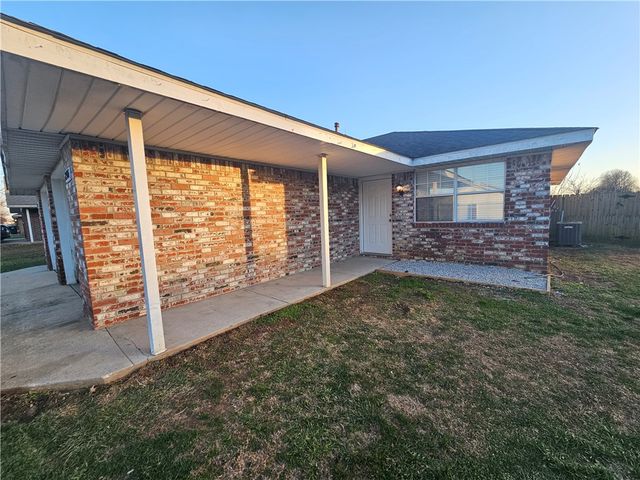 2326 Roselawn Street, Rogers, AR 72756