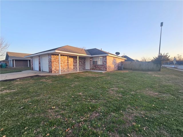 2326 Roselawn Street, Rogers, AR 72756