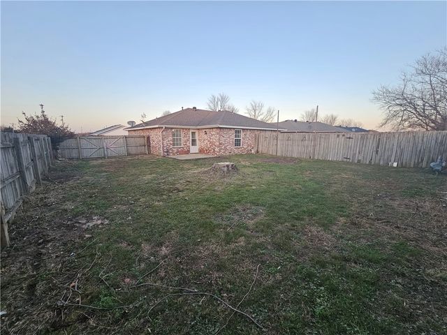 2326 Roselawn Street, Rogers, AR 72756