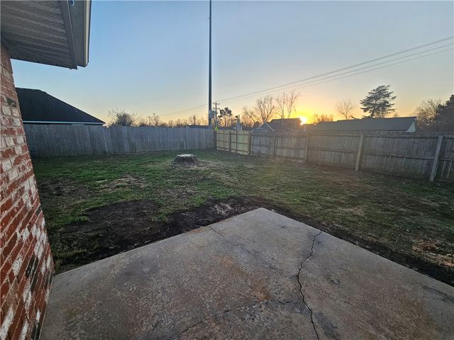 2326 Roselawn Street, Rogers, AR 72756