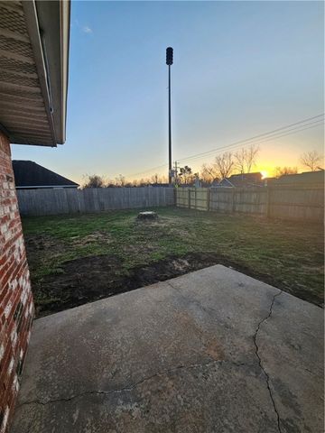 2326 Roselawn Street, Rogers, AR 72756