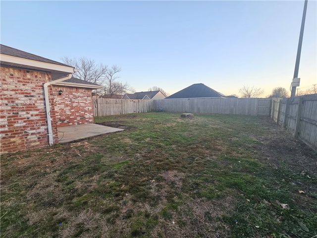 2326 Roselawn Street, Rogers, AR 72756