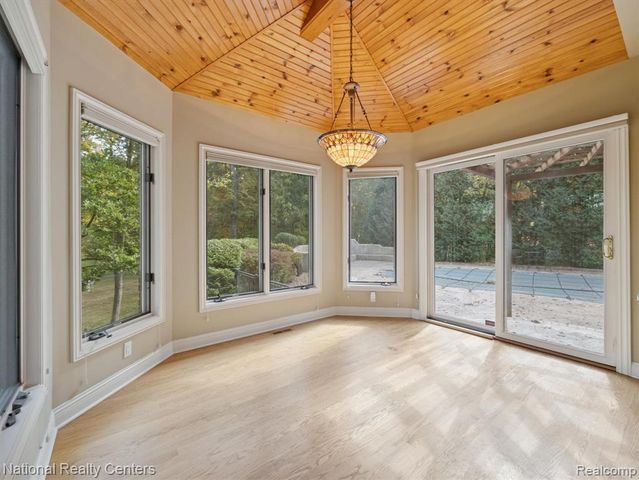 1569 Gleneagles, Highland, MI 48357