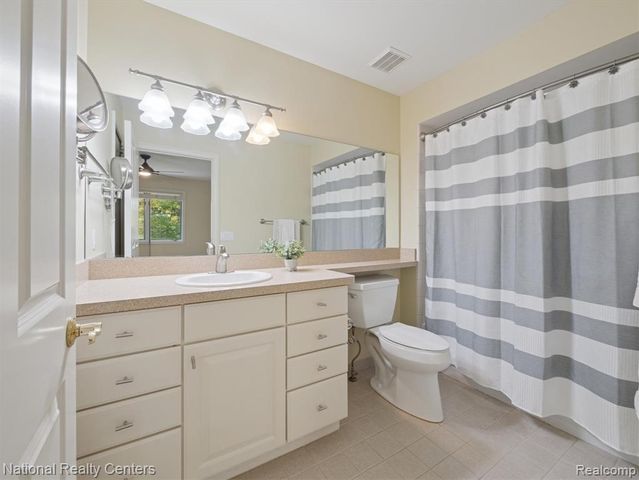 1569 Gleneagles, Highland, MI 48357