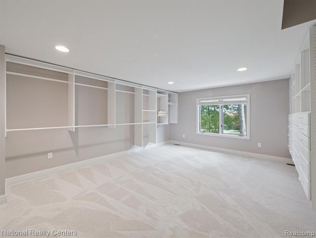 1569 Gleneagles, Highland, MI 48357