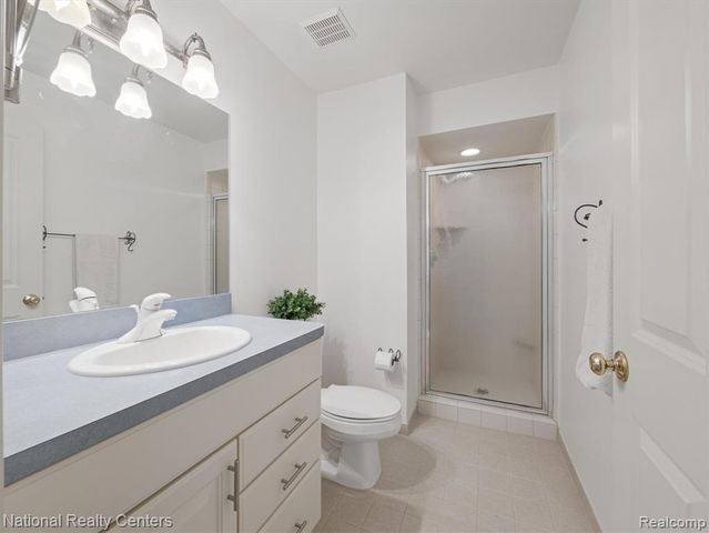 1569 Gleneagles, Highland, MI 48357