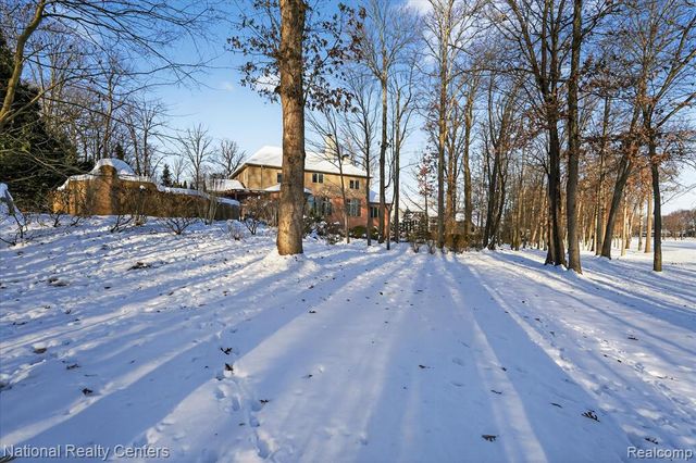 1569 Gleneagles, Highland, MI 48357