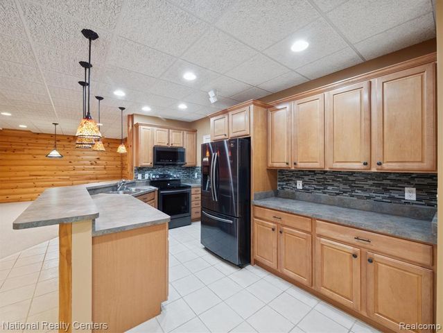 1569 Gleneagles, Highland, MI 48357