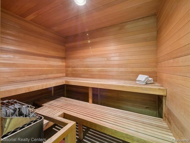 1569 Gleneagles, Highland, MI 48357