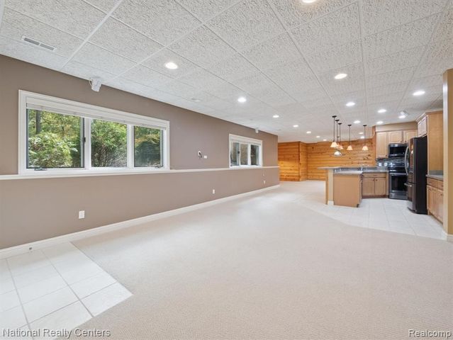 1569 Gleneagles, Highland, MI 48357