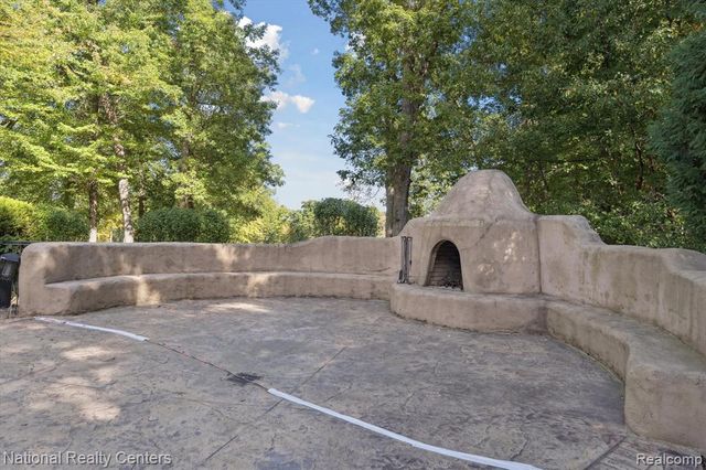 1569 Gleneagles, Highland, MI 48357