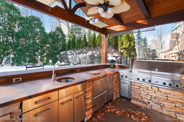 1569 Gleneagles, Highland, MI 48357